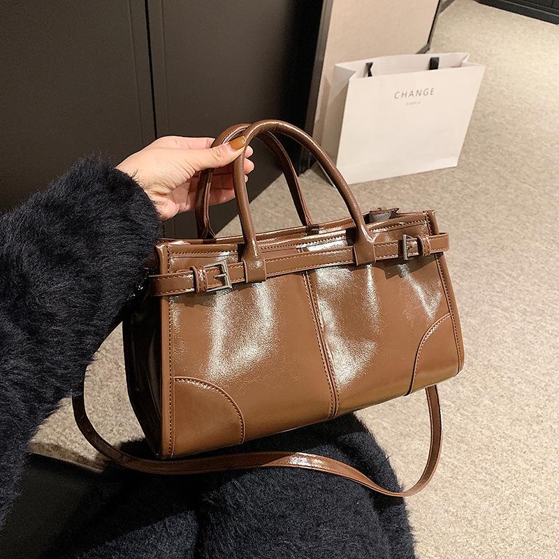 2026 New Fashiable Colorblock Women's Commuter Crossbody Bag Retro Large Capacity Shoulder Bag with WaxInfused Leather