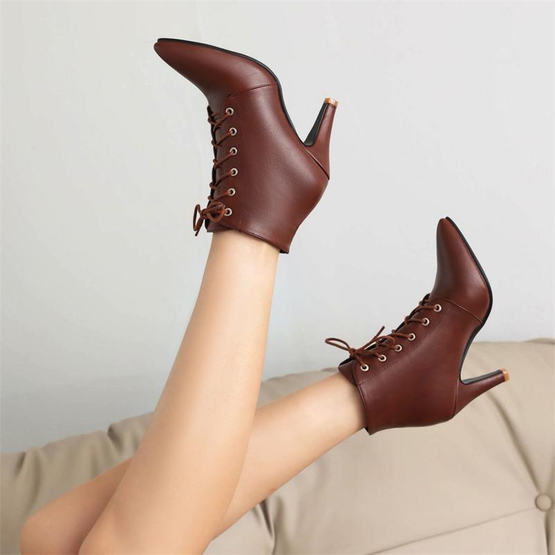 scarpa stivaletto corto con tacco