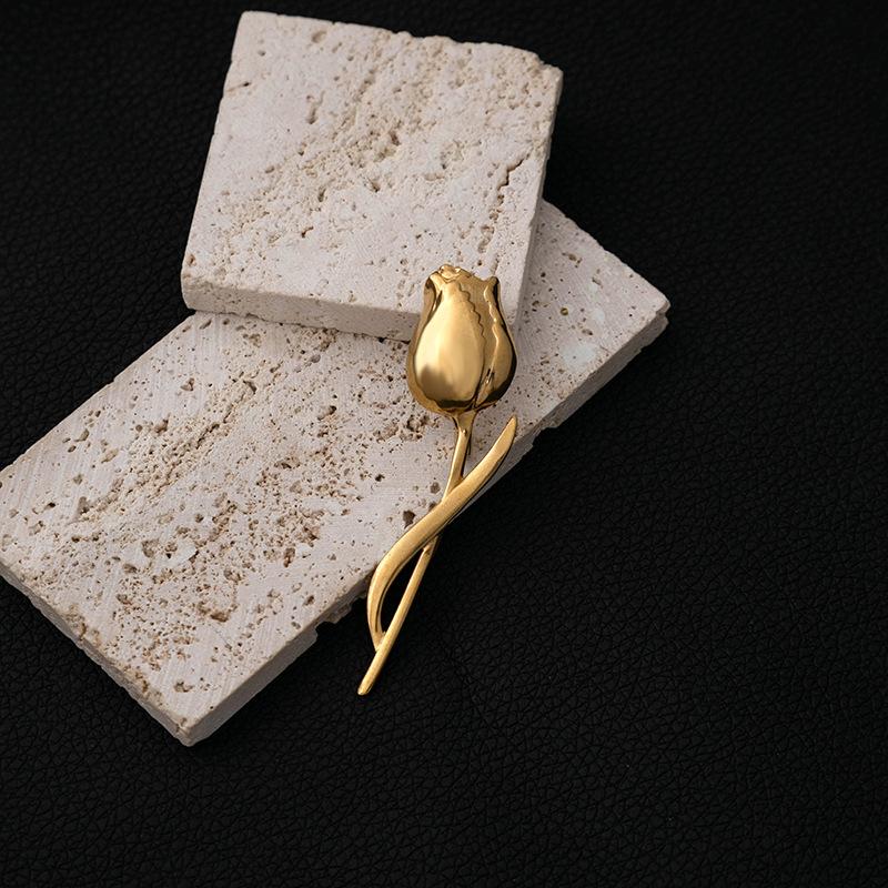 Light Luxury Metal Rose Brooch, Niche Elegant Creative Design Sense Exquisite Accessories