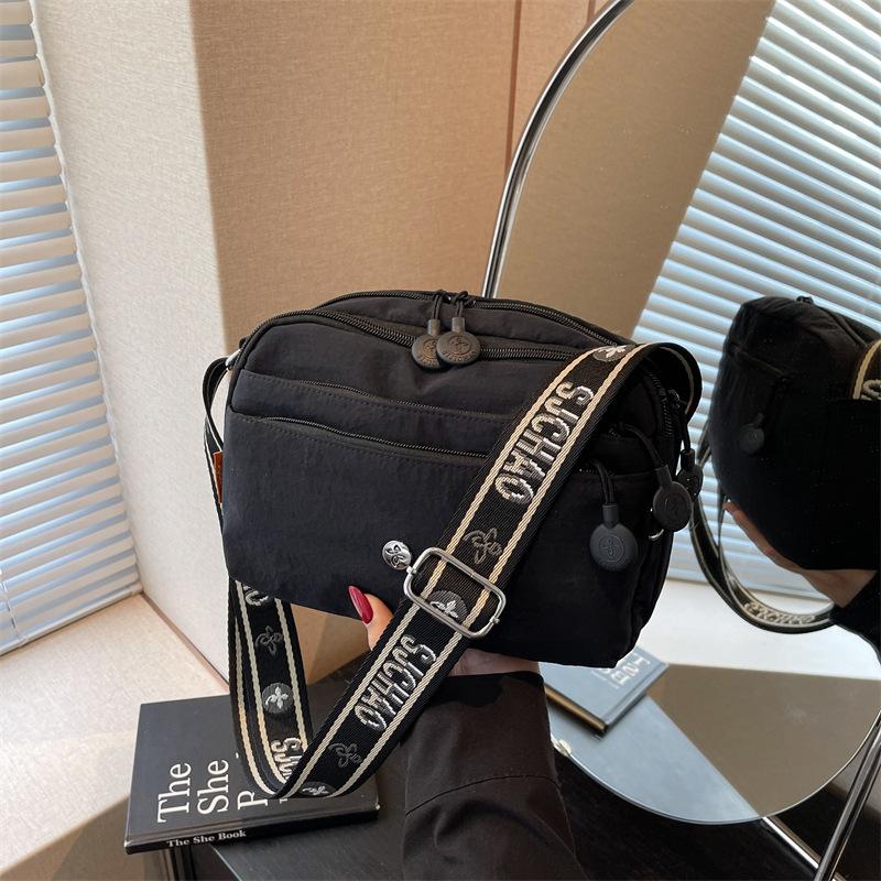 

Lightweight small cloth bag women s summer new fashion versatile leisure bag commuting out shoulder messenger bag чёрный