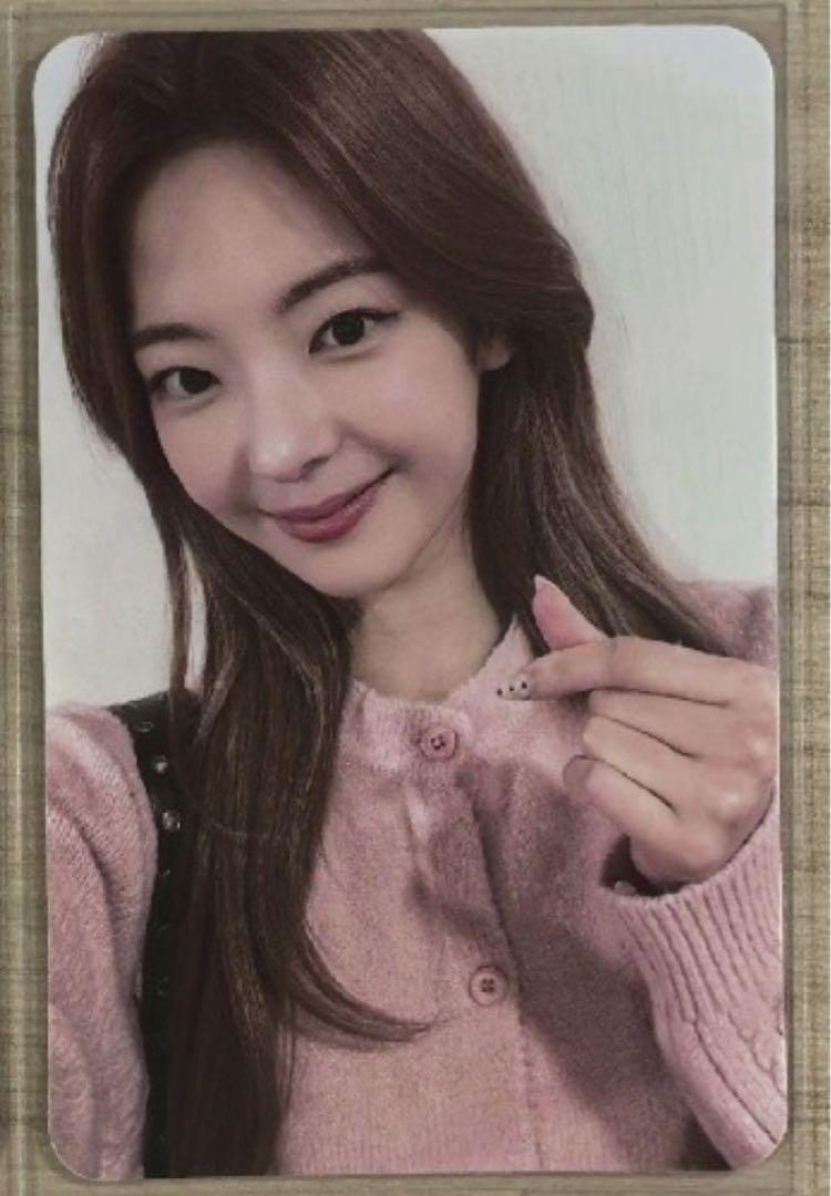 

[USED] ITZY Leah Counting Stars Guangzhou China Autograph Session Winner Exclusive Trading Card