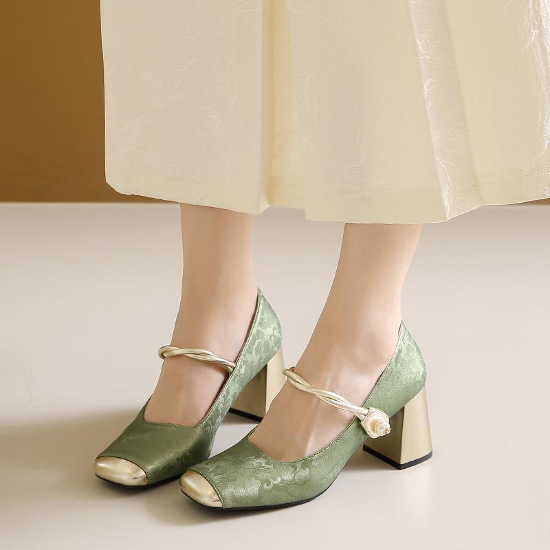 Retro Versatile Small Size Thick Heel Square Head New Chinese Women's French 2025 New Shallow Mouth Country Chaofeng Spring Shoes