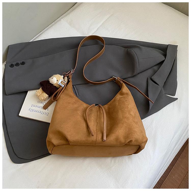 Large Capacity Bag Women's 2025 Autumn New Retro Shoulder Armpit Bag, Foreign Style Commuter Leisure Niche Tote Bag