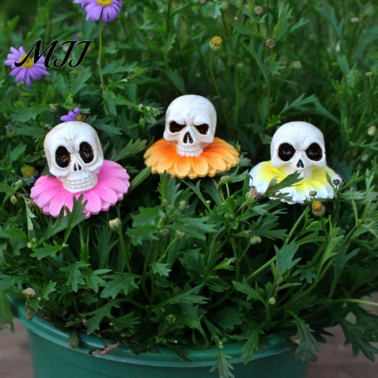 Weather Resistant Halloween Ornaments 3Pcs/Set Skull Garden Stakes, Chrysanthemum Yard Resin Outdoor Decorative Flower for Lawn Patio Bed Decoration