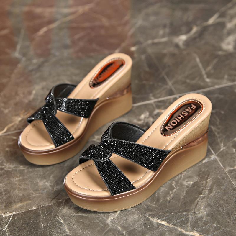 

Small thick-bottomed heightened rhinestone cool slippers for women s summer wear 2025 new fashionable versatile one-word muffin slippers 35