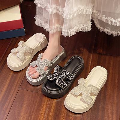 Strass coole Hausschuhe Damen tragen im Sommer 2025 neu Feenwind dicker Boden mit Rock Strand am Meer Ein-Wort-Slipper