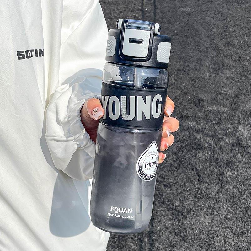 Water cup plastic high temperature resistant boys and girls sports cup with straw high value student simple cup