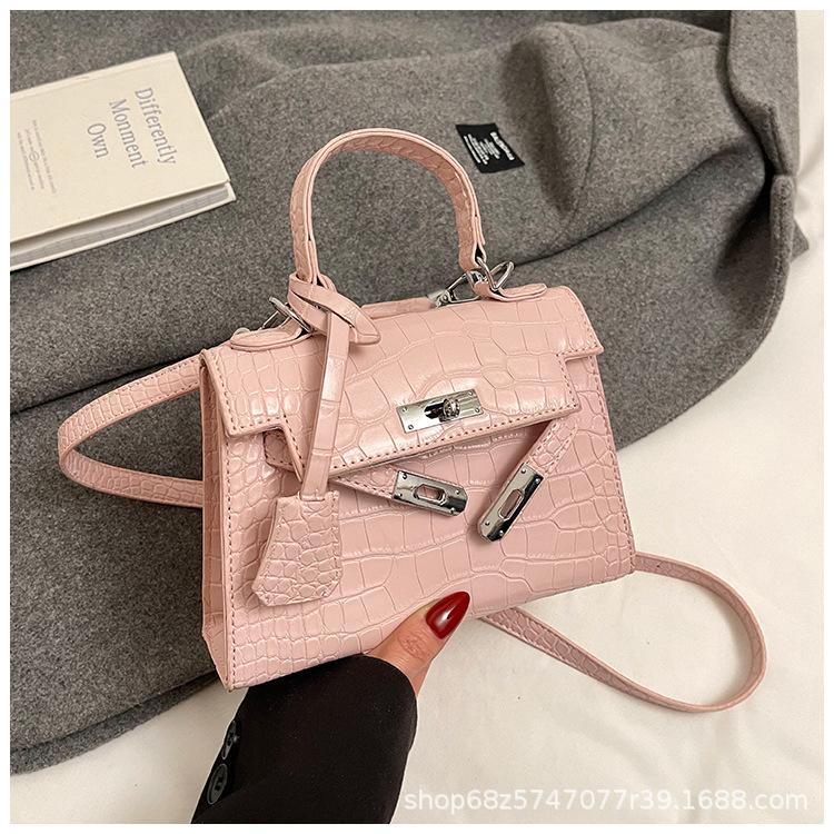 2025 spring and summer model, lock one shoulder messenger bag, burst retro high-end alligator pattern, portable commuter Kelly bag.