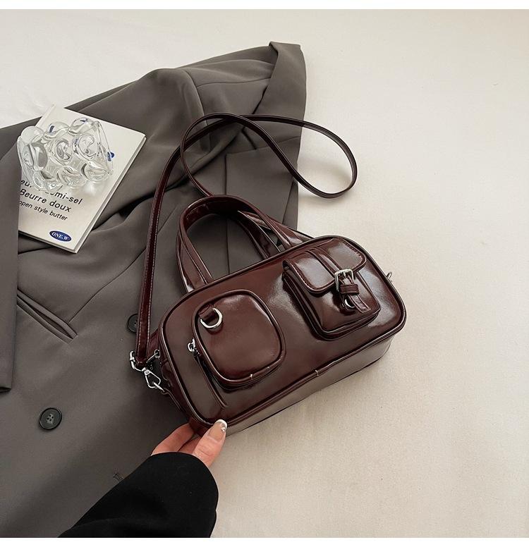 

Retro commuter bag women s large capacity 2025 new spring and summer leisure niche messenger bag portable work pillow bag бордовый