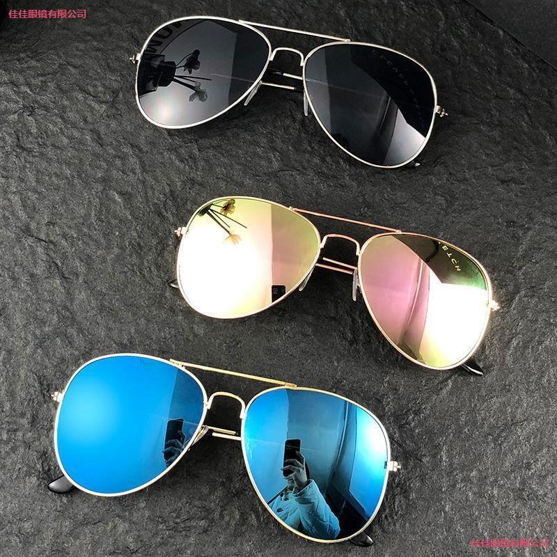 Classic Aviator Style Sunglasses with Reflective Mirrored Lenses Metal Frame Lightweight Durable Design Suitable for Outdoor Activities