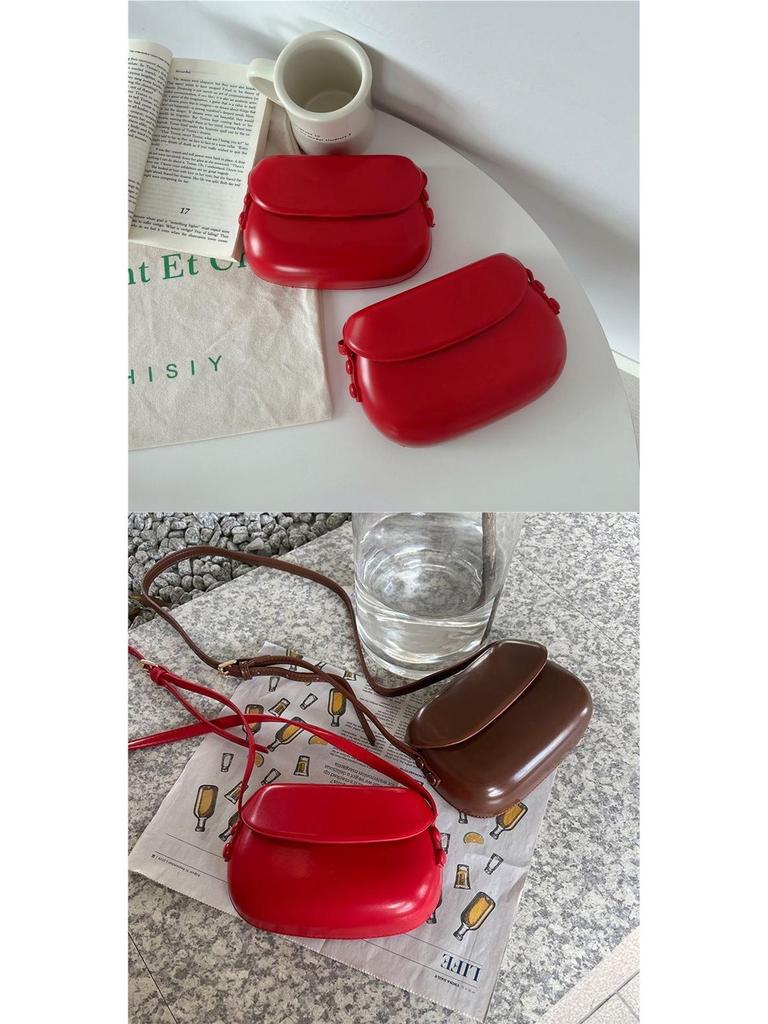 Women's Retro Red Saddle Handbag: Spring/Summer 2025 Collection - High-End, Versatile, and Simple Phone Bag