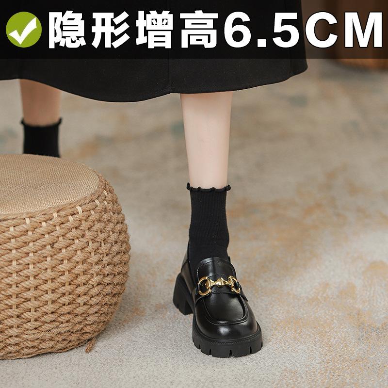 

Внутреннее увеличение высоты Маленькая черная женская Металлическая пряжка в британском стиле Маленькие кожаные туфли Платформа Doudou одинарные туфли 39