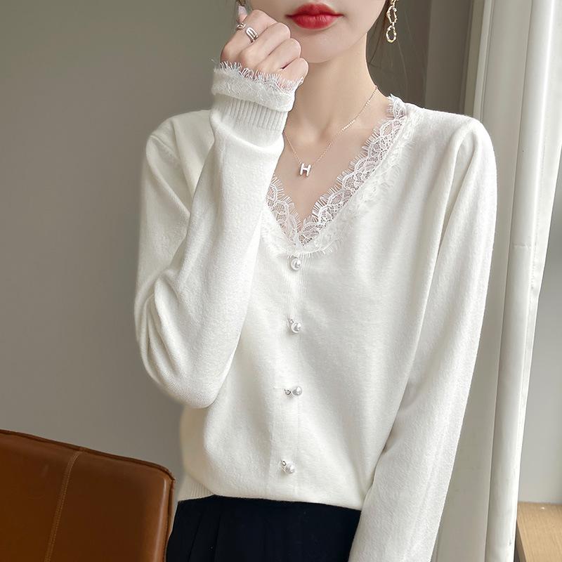 

Женский кашемировый свитер с V-образным вырезом и французским кружевом - издание Осень/Зима 2024, белый Medium