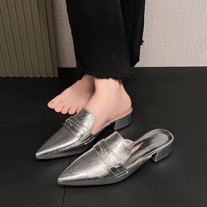 Fashion 2025 Low Heel Sandals Women Summer Outdoor Wear Comfortable Pointed Toe Flat Slippers Fashionable Rubber Slippers