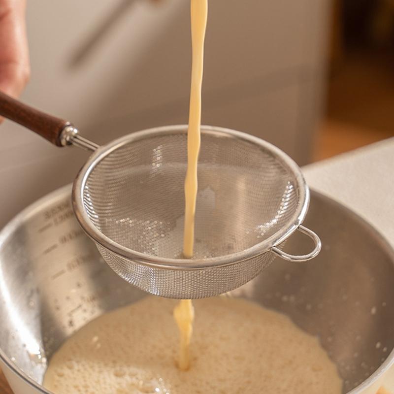 Holzgriff 304 Edelstahl Kleines Sieb Perfekt zum Filtern von Milch Säften Und Tee Mit Feinem Netz