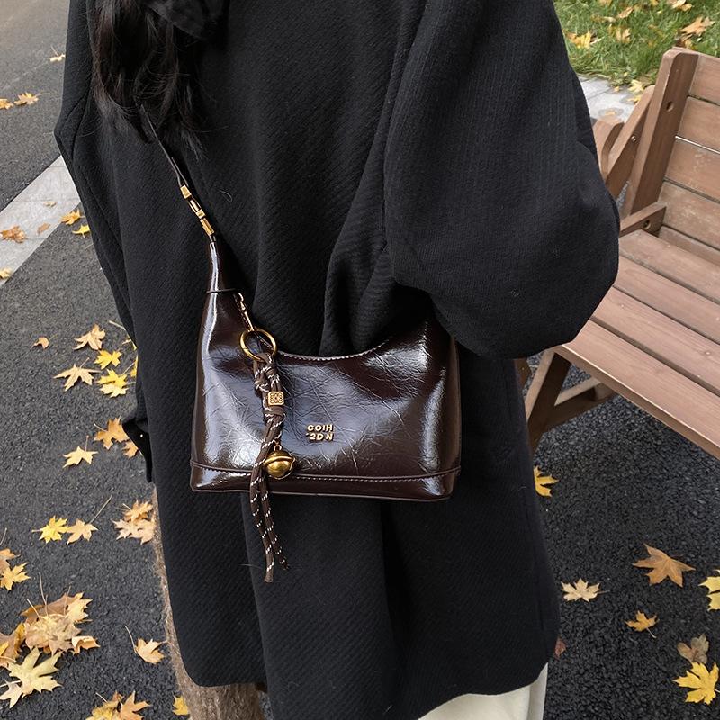 Bag women's 2025 new high-end niche autumn and winter texture shoulder messenger bag women's popular portable dumpling bag