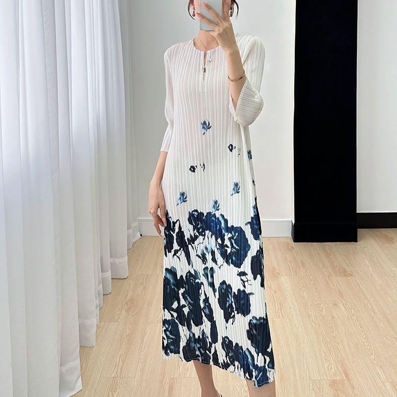 Minimalist printed dress temperament dress for women, high-end retro, comfortable and casual pleated skirt, summer new style