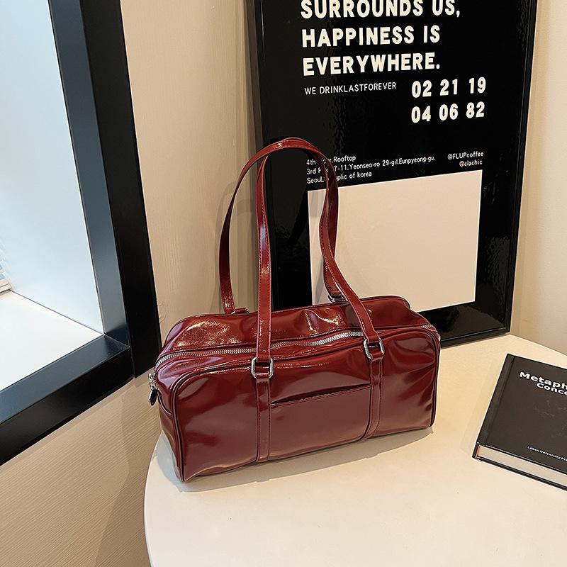 

Нишевая текстурная сумка под мышкой женская 2025 новая трендовая ретро сумка-подушка, премиальная сумка-мессенджер большой вместимости в зарубежном стиле 31*11*17 красный