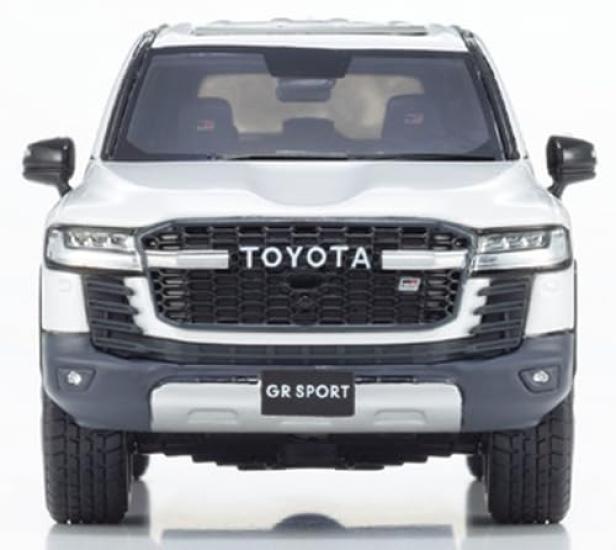 Kyosho Originální Toyota Land Cruiser GR Sport v bílé barvě, hotový produkt v měřítku 1:43.
