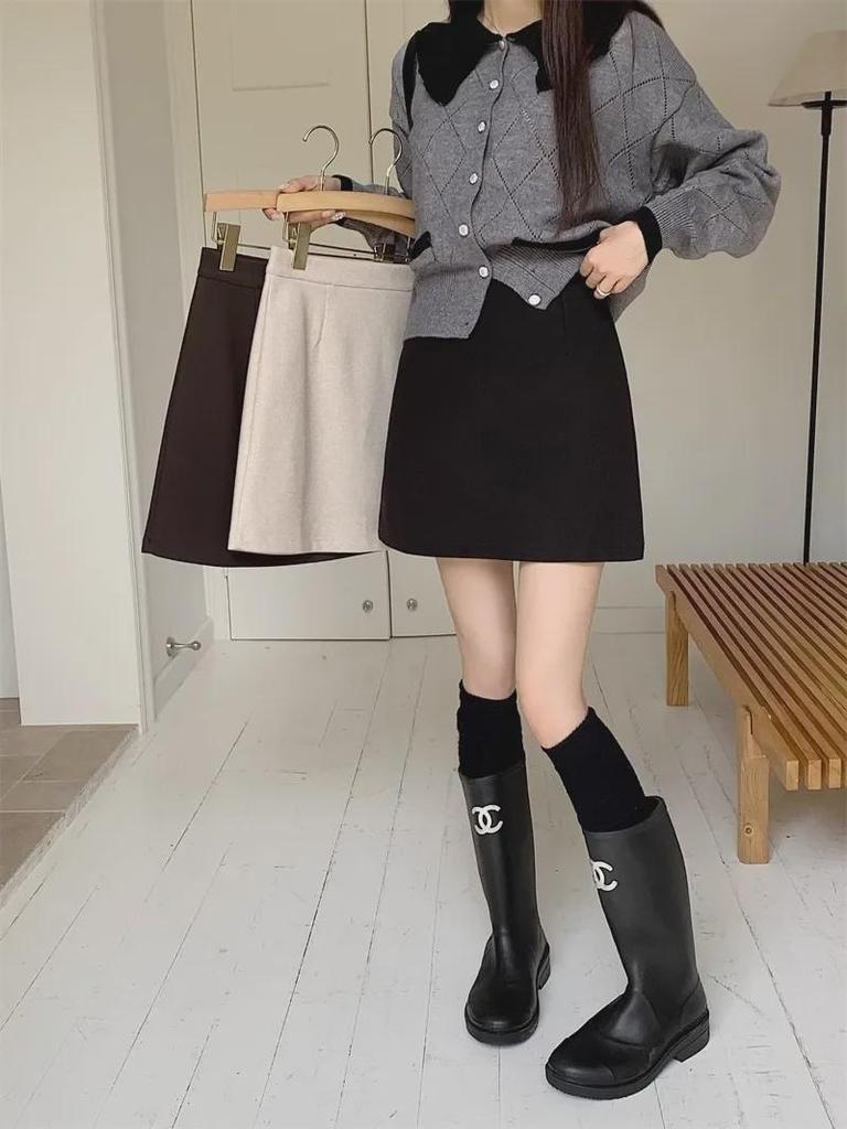 2023 New Korean Style High-Waist Black Woolen A-Line Skirt for Petite Women