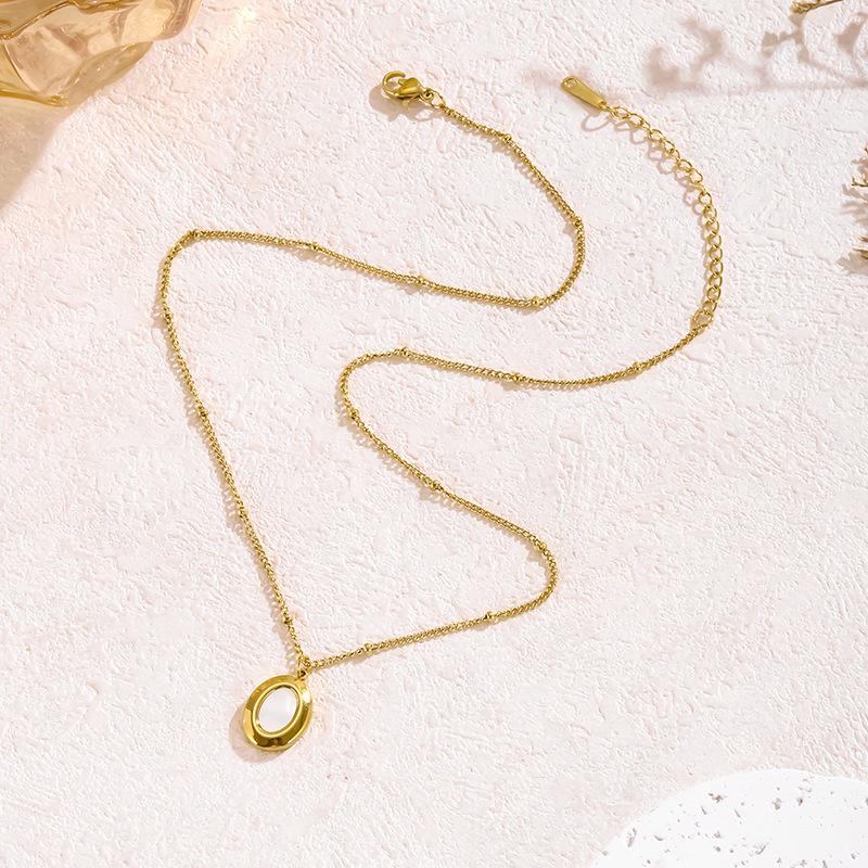 Oval Shell Pendant & Round Bead Necklace: European Retro Gold Clavicle Chain for Women