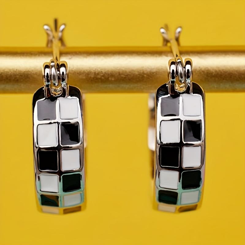 1 Pair of Women's Hoop Earrings Enamel Checkered Circle Design Versatile for Daily Wear & Parties, Casual Jewelry