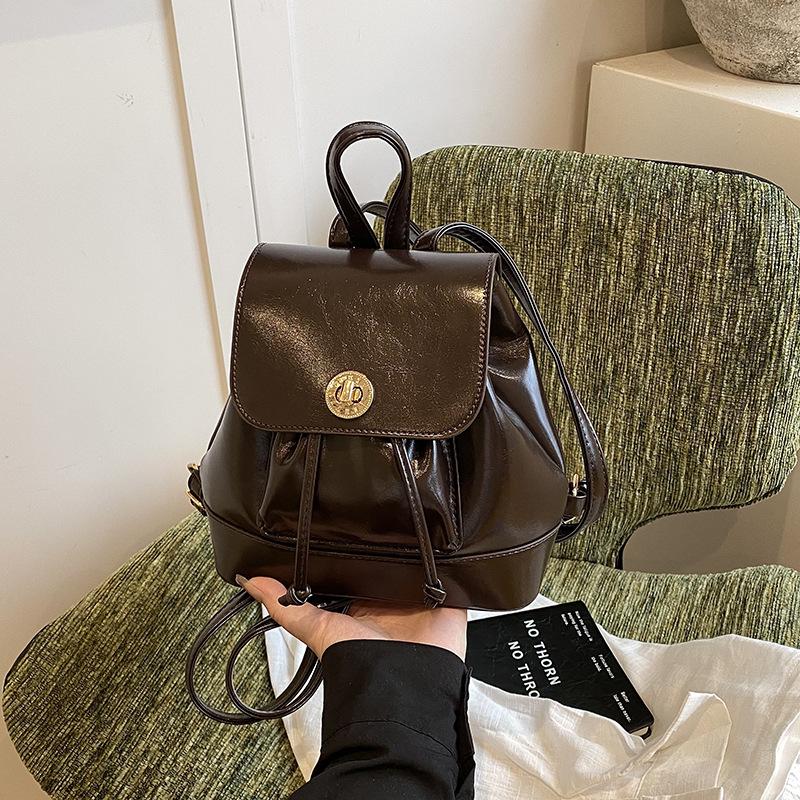 

Заказ клиента Корейская версия нишевый дизайн 2025 рюкзак для поездок на работу новый универсальный женский рюкзак дорожная модная сумка No specification кофейный