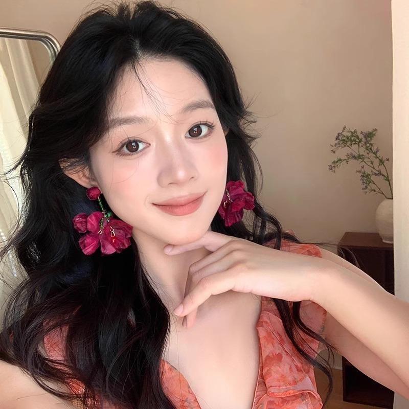 Holiday-style Sweet Flower Earrings for Women, A Small and Unique Design with Beaded Ear Studs, Beach-style Earrings