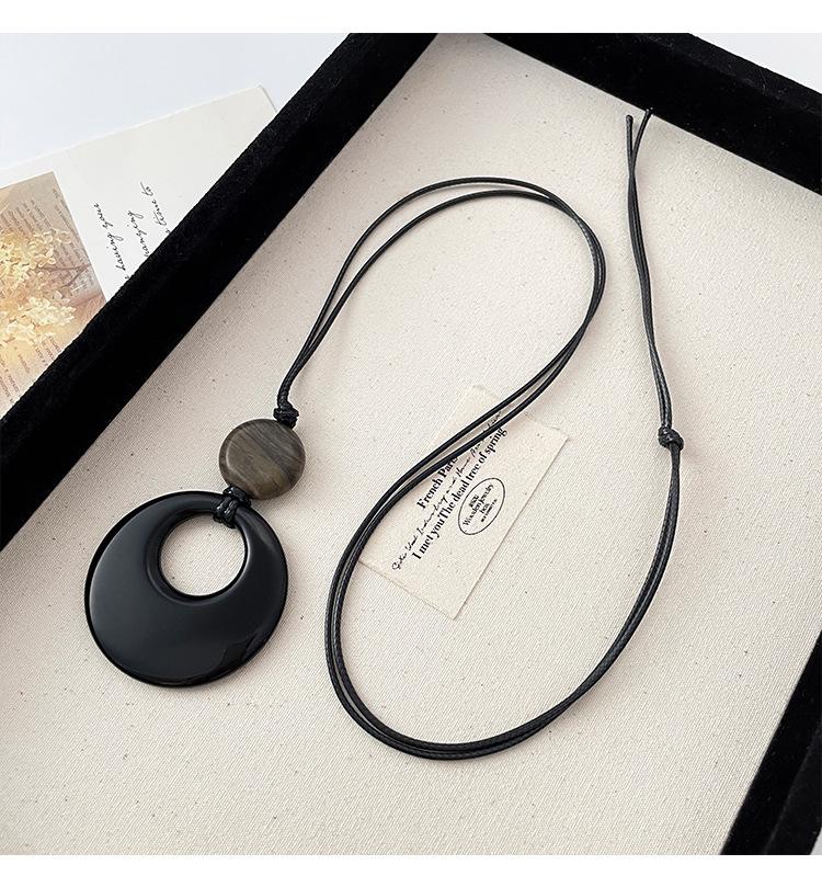 Elegant Geometric Resin Ring Necklace: Chic Long Chain for Women