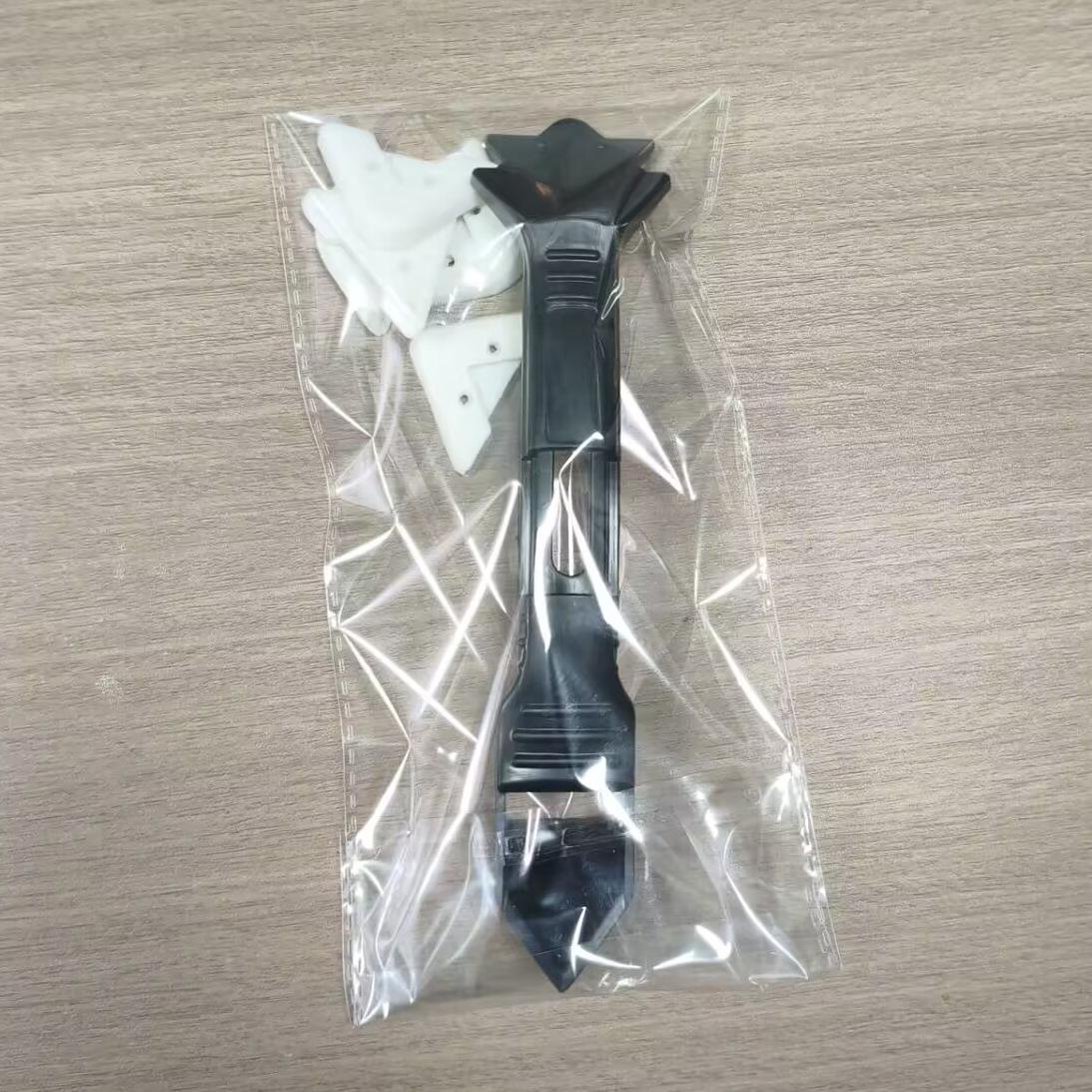 Многофункциональный силиконовый шпатель 3-в-1 и инструмент для удаления заусенцев для работы со швами и углами