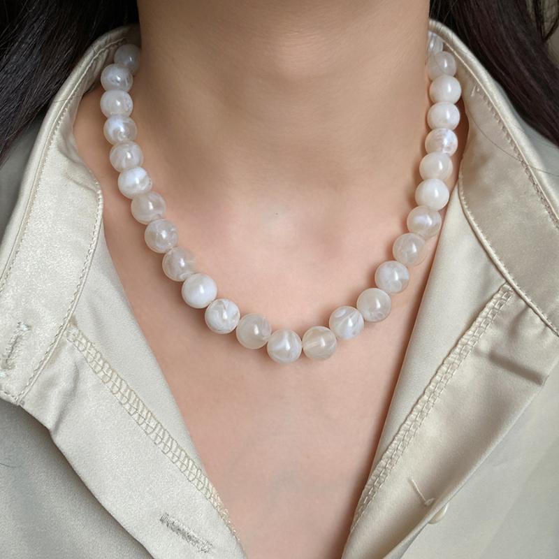 Colorful Elegant Bead Collarbone Chain Vintage Round Acrylic Bead Choker Delicate Neck Accessory for Prom Wear