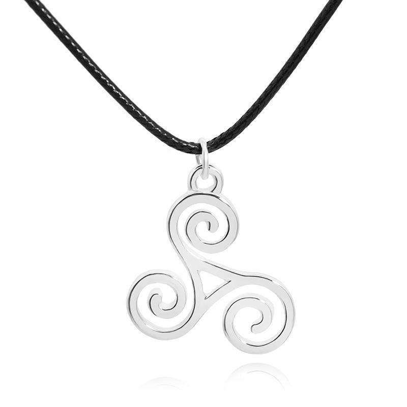 

Подвеска-тотем: Европейский и американский стиль