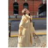 Cappotto imbottito in cotone caldo giallo alla moda per le donne in inverno