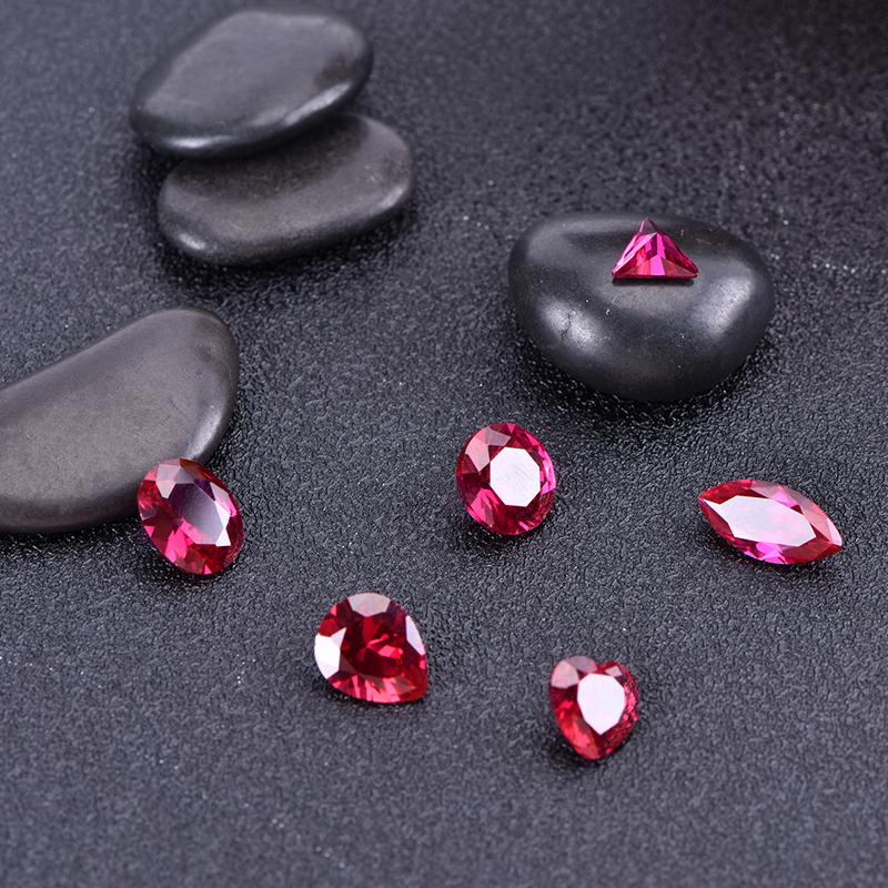 Kreativní kulatý korundový holub Krvavě červený korund umělý drahokam
