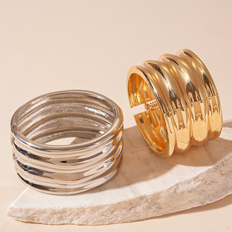 Kaimei 2025 Fashion Jewelry Design Metal Surface Multi-layer Circle Opening Bracelet Chunky Polish Gold Bangle Bracelet Women