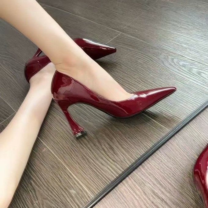 Burgundy thick heel pointed high heels women's summer 2025 new patent leather shallow mouth temperament sexy commuting shoes