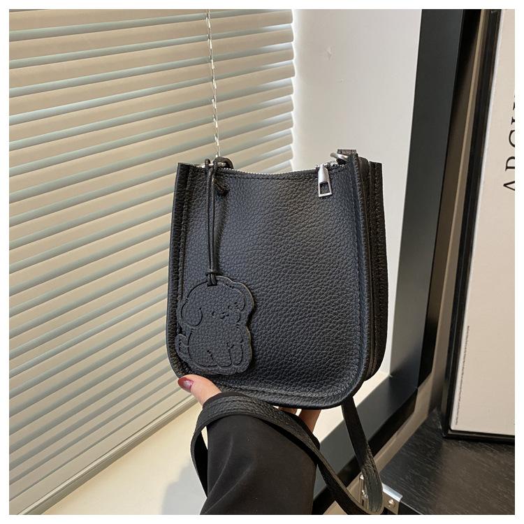 

Korean version of casual simple portable small square bag women s 2025 summer new versatile messenger bag premium shoulder bag чёрный