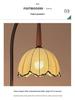 Vintage francúzska stojaca lampa s úložným priestorom: Retro osvetlenie obývacej izby a spálne