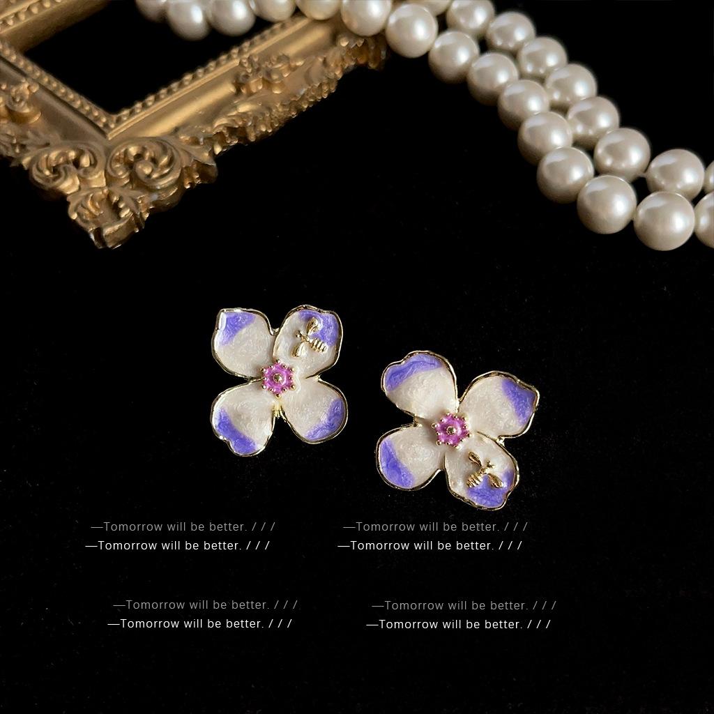 Mid-Century Vintage Stud Earrings: Trendy Literary Style in Light Luxury Fashion