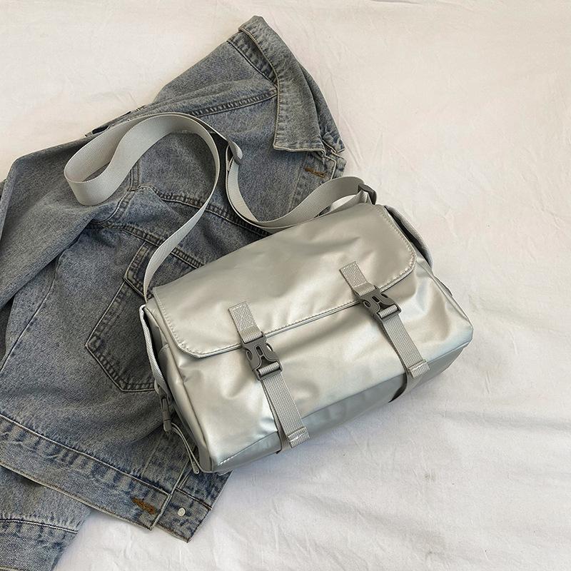 

Solid color fashion shoulder messenger bag women s 2025 spring new versatile ins casual bag popular women s bag this year серебряный