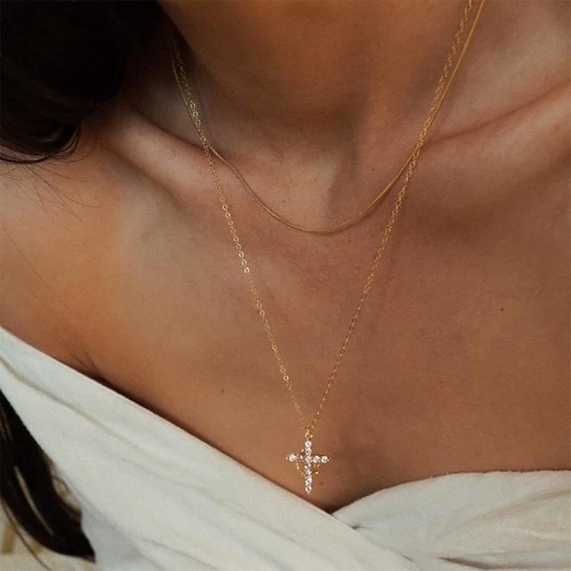 Módní choker náhrdelník s robustním přívěskem s křížky z nerezové oceli, šperkový doplněk pro trendy ženy a dívky