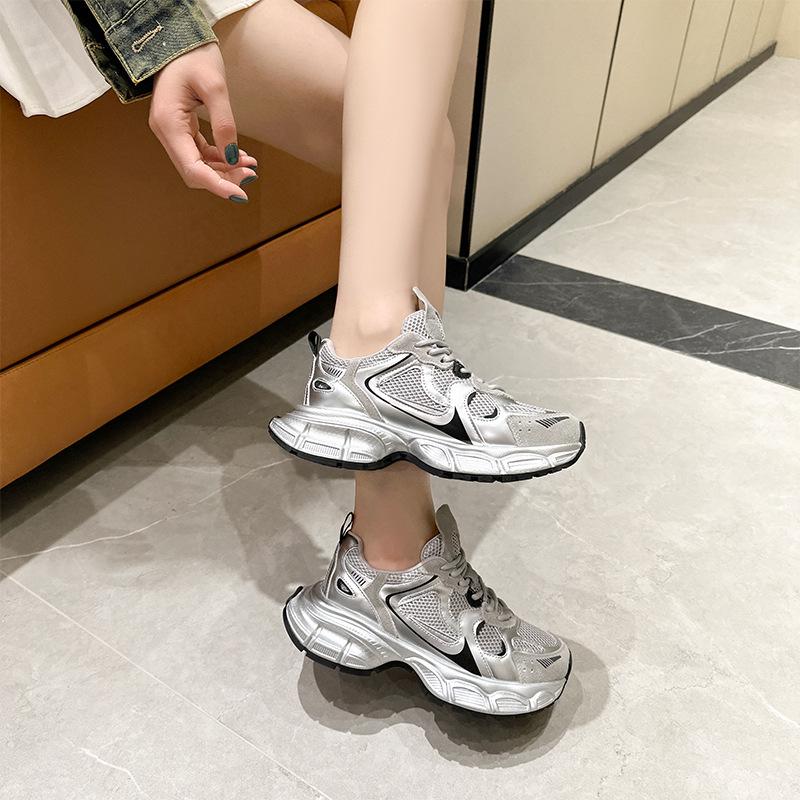 

Весенне-летние новые женские кроссовки-папы из серебристой кожи, толстая подошва, увеличивающая рост, сетчатые дышащие повседневные спортивные студенческие туфли 40