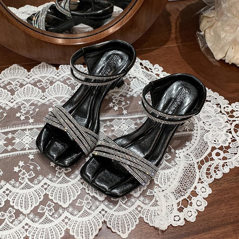 

Fairy wind French rhinestone word with square head cool slippers female summer wear stiletto high heels temperament open-toed sandals 40 чёрный