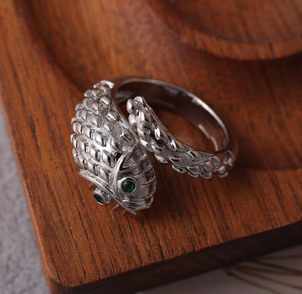 Ретро-кольцо-змея с зелеными глазами: Роскошное модное заявление для женщин