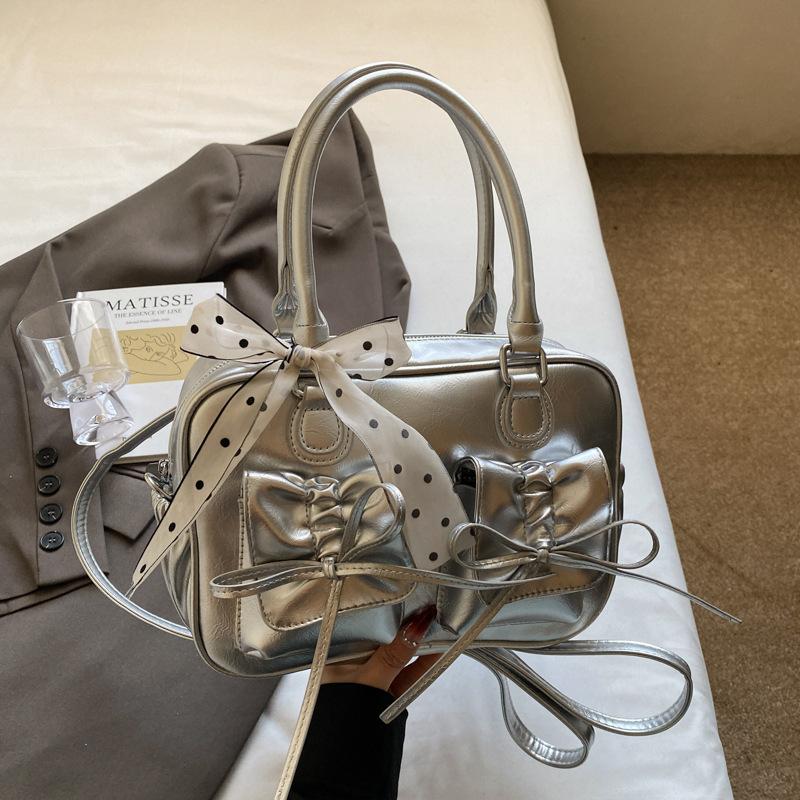 

Simple commuter bag casual women s bag 2025 new niche backpack retro feeling portable small square bag серебряный