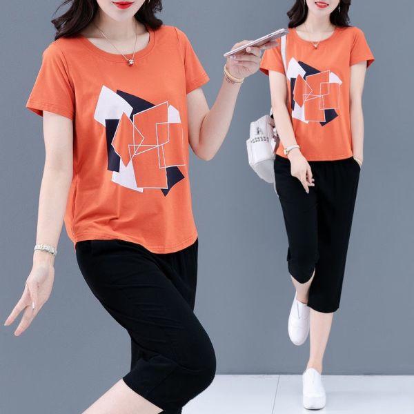 Women's Plus Size Summer Fashion Slimming Two-Piece Set - Short Sleeve Top & Capris