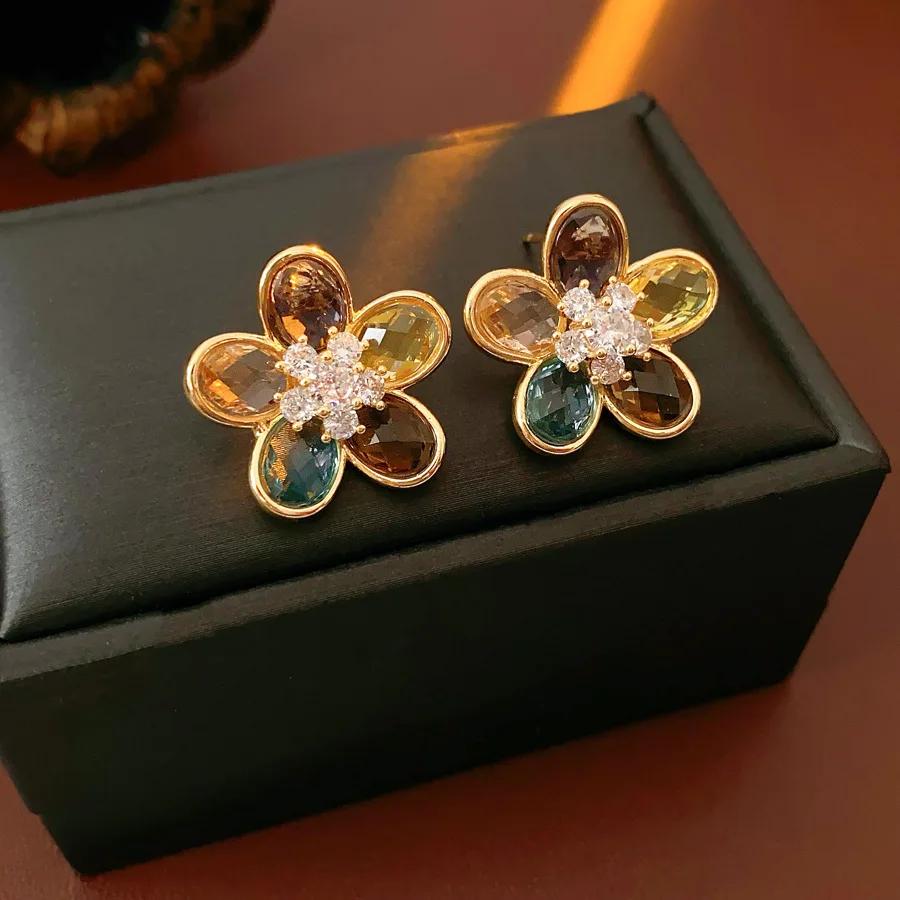

Цветные серьги-гвоздики в виде цветка из циркониевого стекла для женщин, легкая роскошь, дворцовый стиль, универсальные, высококлассная модная циркониевая бижутерия в подарок