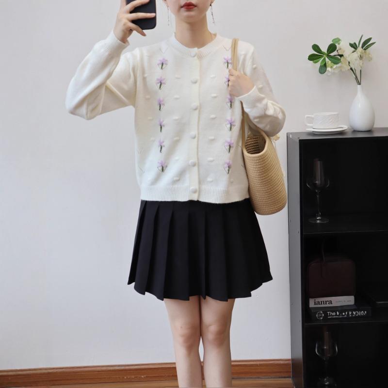 Autumn and winter new embroidered sweet soft waxy sweater jacket loose gentle wind round neck knitted cardigan women