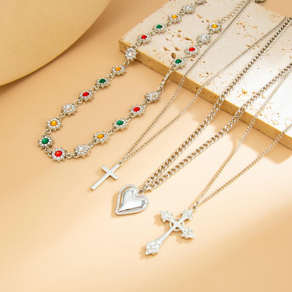Fashionable Heart-shaped Cross Crystal Pendant Necklace with Colorful Diamonds Set In Small Flower Collarbone Necklace
