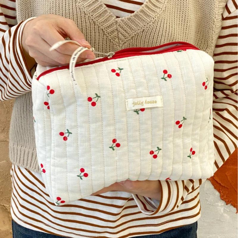 Quilted Cott Ladies Travel Storage Bag Retro Cherry Women's Cosmetic Bags Cute Design Girls Pencil Case Makeup Bag Handbags